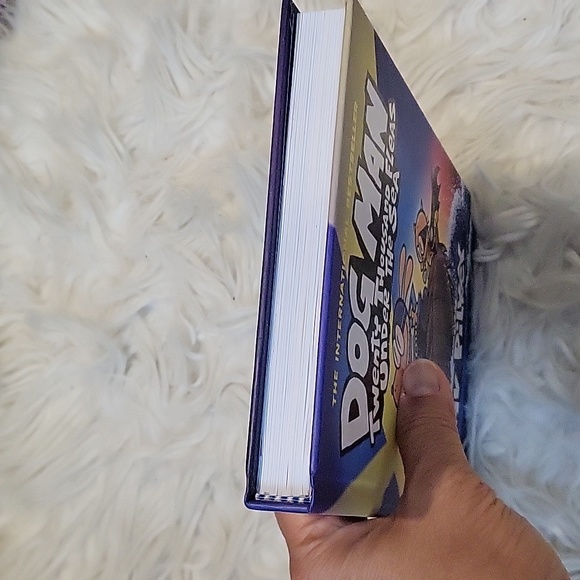 Dog Man Twenty Thousand Fleas Under the Sea Hardback book - Picture 3 of 8